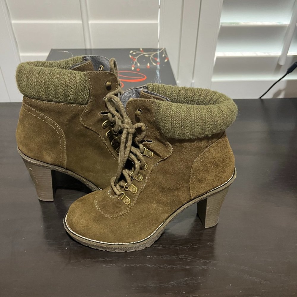 Envy Hello Lace up Suede two tone sweater collar Olive Bootie - Size 7.5